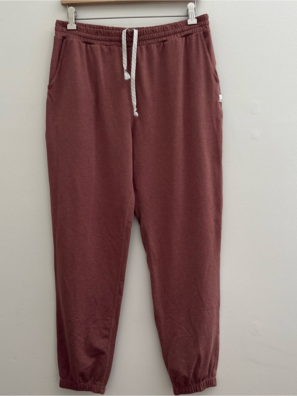 Vuori women’s Jogger Pants Size M in Warm Brown Battery Soft Drawstring